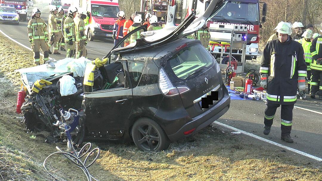 Kreis Haßberge: 29-Jährige stirbt bei schwerem Frontal-Crash