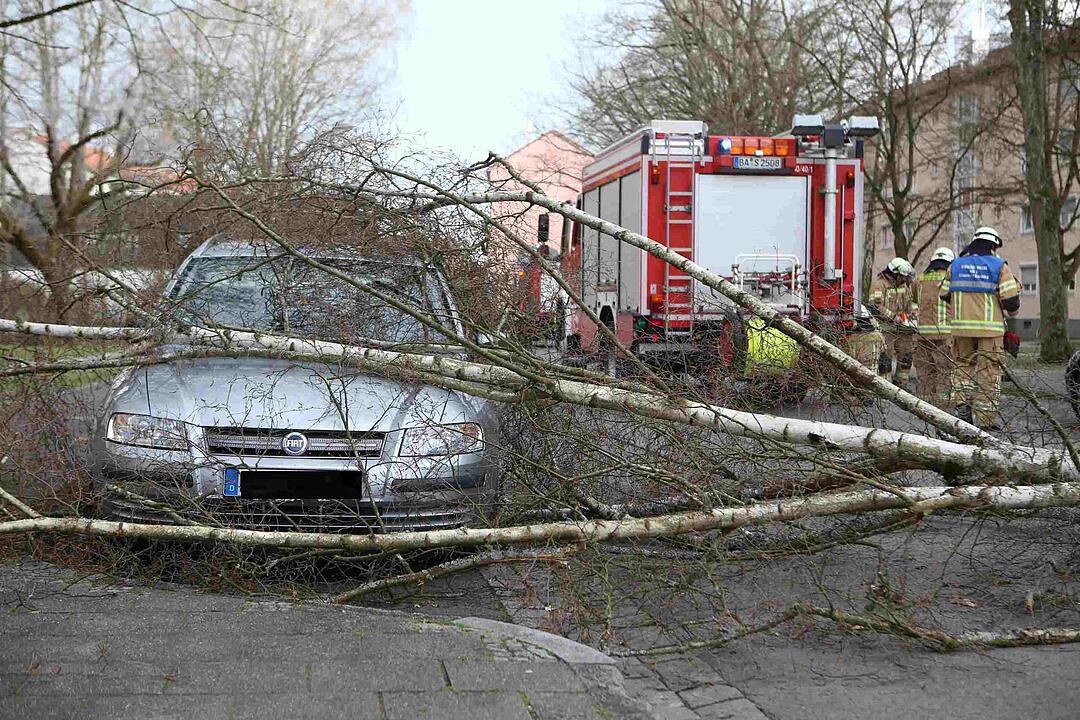 Sturm über Franken hinterlässt Schäden