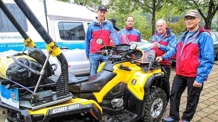Die Bergwacht Oberbach stellte sich mit ihren Fahrzeugen vor. Sie wird im Sommer wie im Winter immer wieder gebraucht. Foto: Dieter Britz