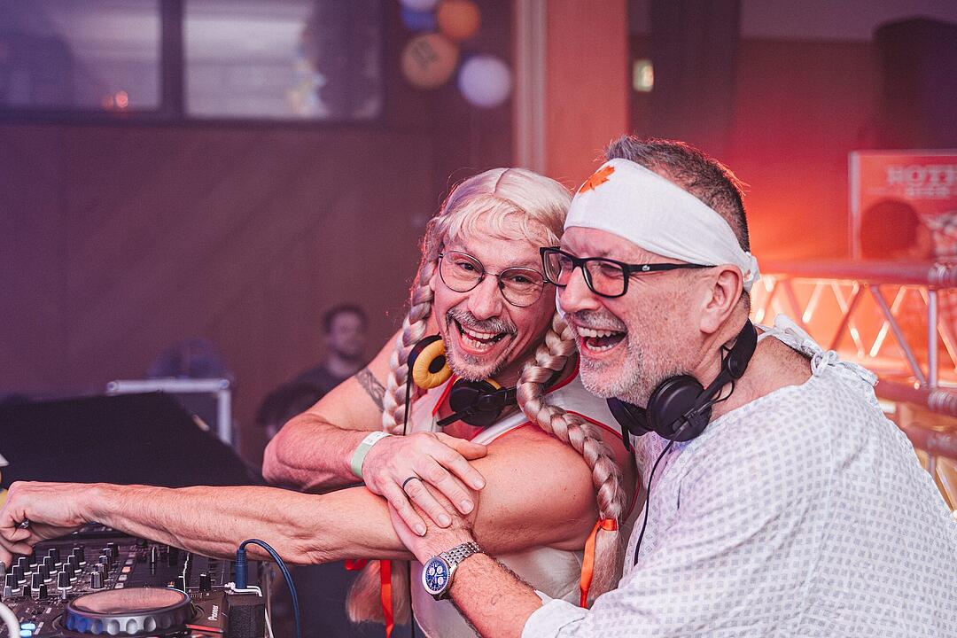 DJ Franky und DJ Matze lie&szlig;en die Halle beben!