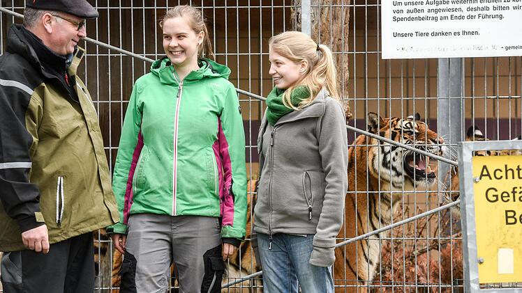 Leiter Olaf Neuendorf kümmert sich mit seinen Helfern tagtäglich um Tiger Igor und die anderen Bewohner des Asyls in Ansbach. Fotos: Thomas Obermeier