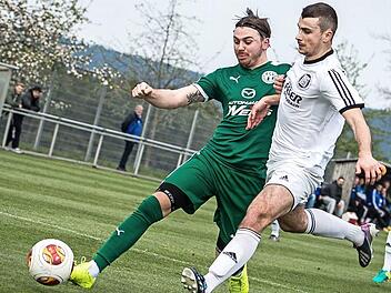 Stefan Kolb (l.) ist in der ersten Partie der neuen Landesliga-Saion gegen den TSV Buch mit dabei.  Foto: Alexander Muck