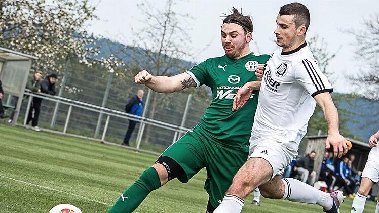 Stefan Kolb (l.) ist in der ersten Partie der neuen Landesliga-Saion gegen den TSV Buch mit dabei.  Foto: Alexander Muck