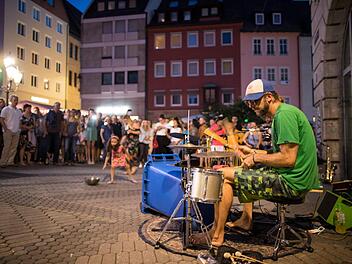 Bei der 42. Auflage des Musikfestivals unter freiem Himmel hat sich am Wochenende in Nürnberg gezeigt, warum das Publikum das Bardentreffen so liebt. Foto: Daniel Karmann/dpa