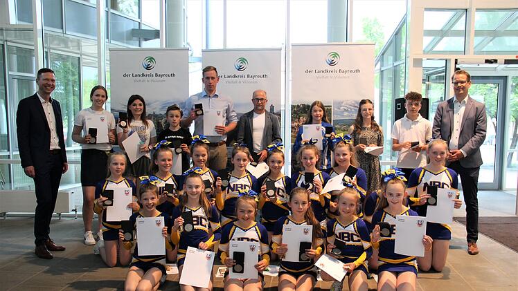 Bayreuth: Landrat Wiedemann ehrt Athleten und Funktion&auml;re f&uuml;r "herausragende Leistungen"
