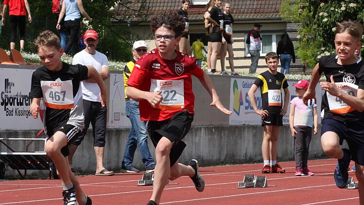Adrian Korshikow (rotes Trikot) vom TSV Oberthulba gewann in Schweinfurt drei Mal in der Altersklasse M10.