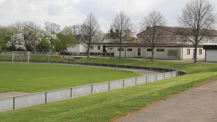 Das TV-Gelände in Haßfurt mit dem Hauptspielfeld und einigen Gebäuden  Fotos: Klaus Schmitt