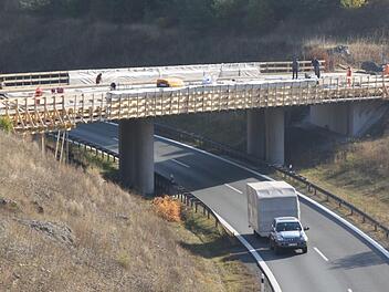 Diese Brücke am Autobahndreieck Bayreuth-Kulmbach wurde saniert. Nun soll die Großbaustelle abgeschlossen werden. Foto: Archiv/Alexander Hartmann