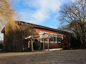 Der Festsaal der freien Waldorfschule im Coburger Stadtteil Beiersdorf wurde von Reichsbürgern aus ganz Deutschland für eine illegale Versammlung genutzt. Die Schulleitung betont, nichts von dem Treiben gewusst zu haben und zeigt sich schockiert.