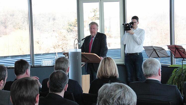 Alt-OB Norbert Kastner während seiner Ansprache. Er arbeitete fast 22 Jahre lang mit Luttenberger zusammen.