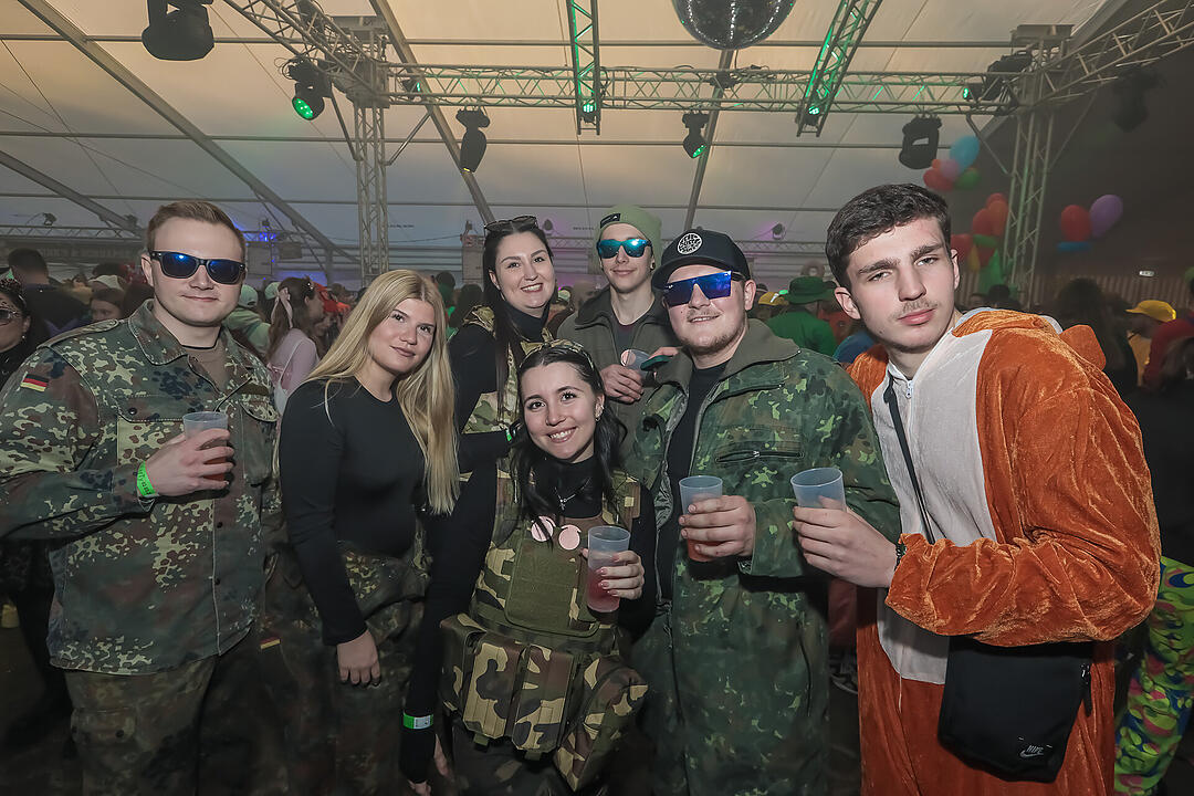 Im großen Festzelt wurde richtig gefeiert!