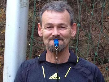 Ist nach einer Stammzellen-Entnahme wieder im Dienst: Schiedsrichter Jürgen Büttner. Foto: Christian Beck