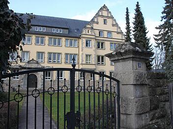 Für die Fachakademie für Sozialpädagopgik und die Fachschule für Altenflege könnten auch Schulräume im Studienseminar entstehen. Ob sich Gebäudeteile in das neue Berufsbildungszentrum am Studienseminar integrieren lassen, muss noch geklärt werden. Foto: Heike Beudert