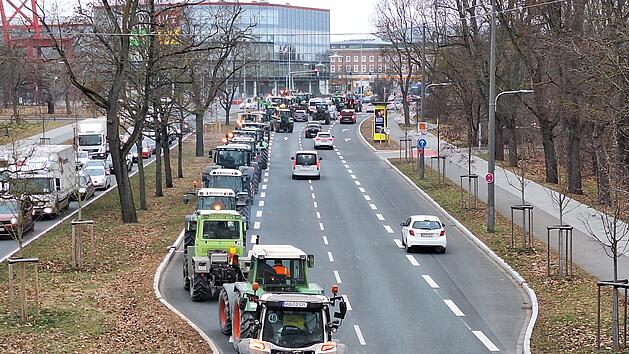 Stau-&Uuml;berraschung in N&uuml;rnberg: Polizei lobt Bauern f&uuml;r "sehr vorbildliches" Verhalten