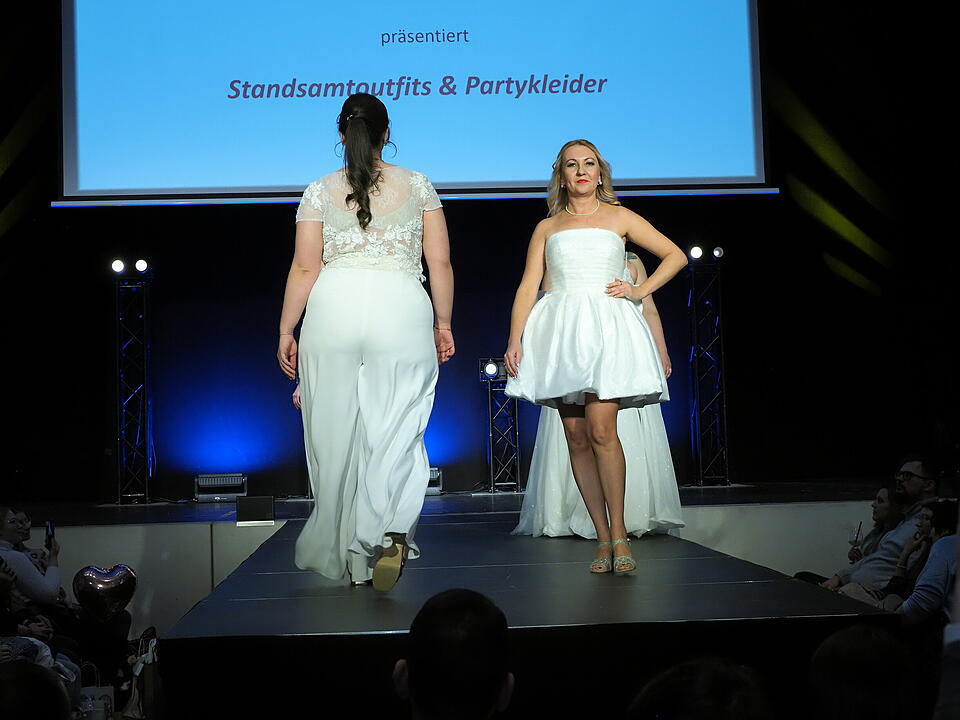 Inkl. Braut- und Festmodenschauen.