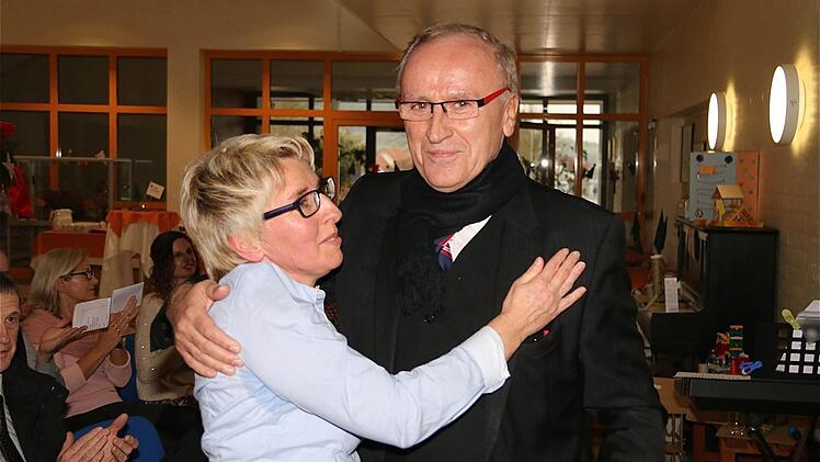 "Wir verlieren uns zwar aus den Augen, aber nicht aus dem Sinn", versprach Hubert Voll, Rektor in Langendorf.