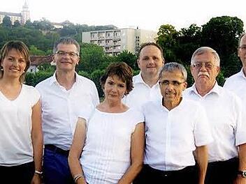Abschied in den Ruhestand. Unser Bild zeigt (von links): Daniela Fehr, Vorstand Michael Kaiser, Beata Heublein, Matthias Hergenröther, Manfred Heublein, Wolfgang Schmidt und Vorstand Rainer Geis. Foto: VR-Bank