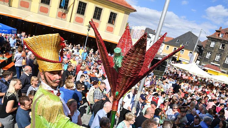 Der 39. Korbmarkt lockte wieder Tausende Besucher nach Lichtenfels  Fotos: Ronald Rinklef