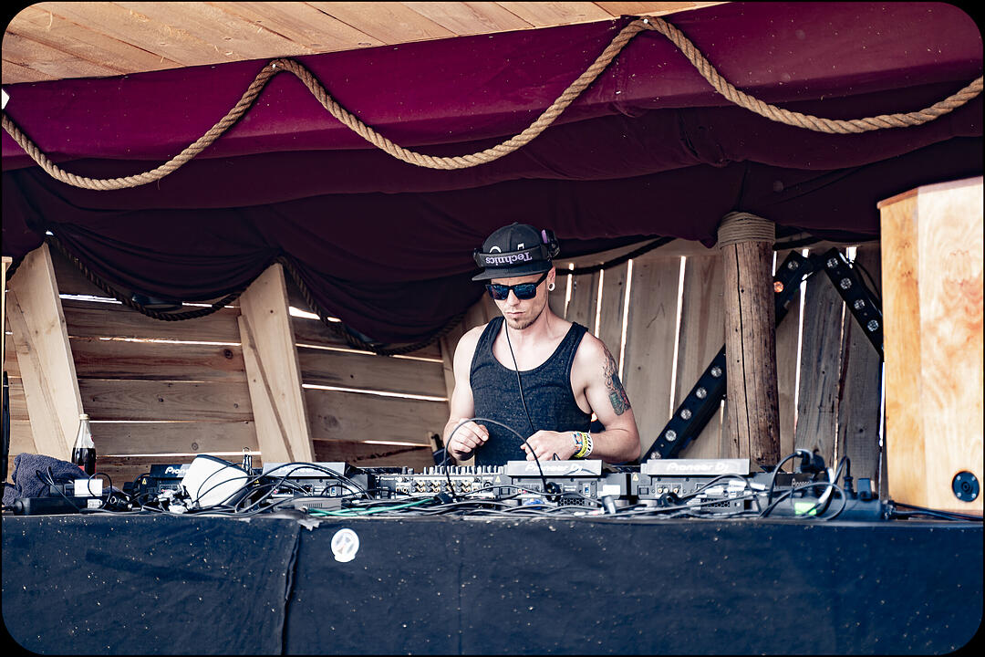 Love, Fire & Electronic Beats!