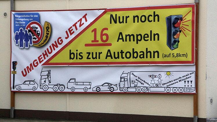 Auch die Reuther haben den täglichen Stau auf der Bundesstraße 470 satt. Sie wollen ebenfalls, dass die Hauptverkehrsstraße um die Stadt herumgeführt wird. Foto: Josef Hofbauer