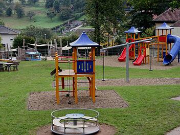 Eine Summe von rund 100 000 Euro investierte die Stadt Eltmann in die neuen Spielgeräte und schöne Außenanlage des Kindergartens Weisbrunn.Günther Geiling