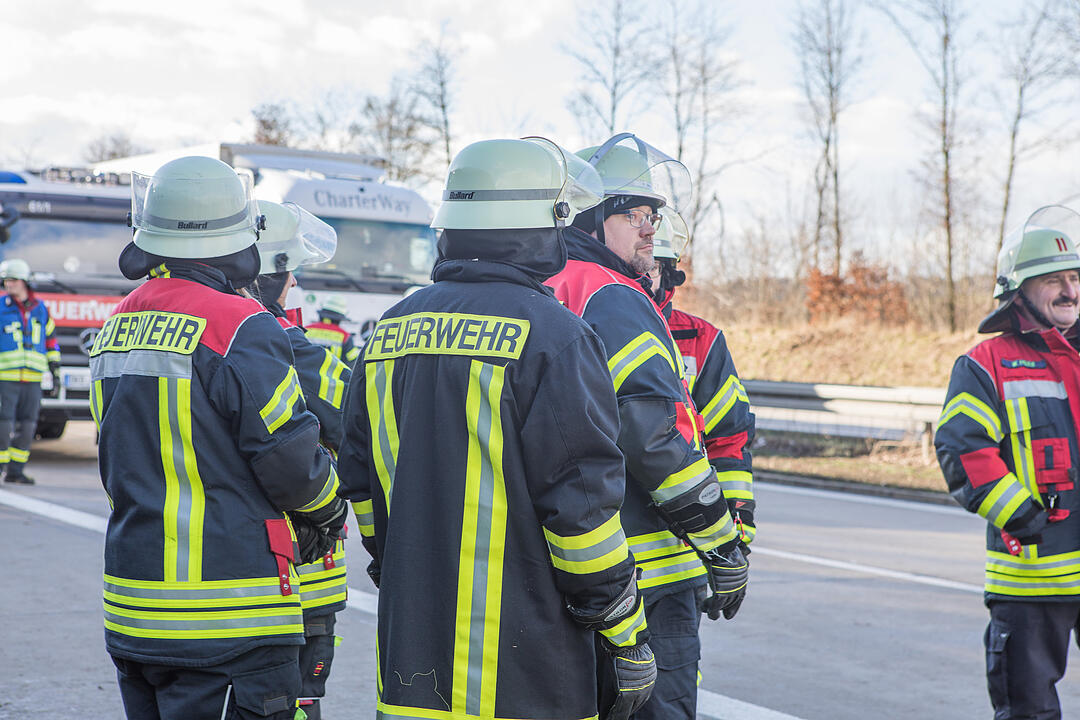 Mittelfranken: Bus mit 26 Schülern verunglückt auf A7 – mehrere Verletzte