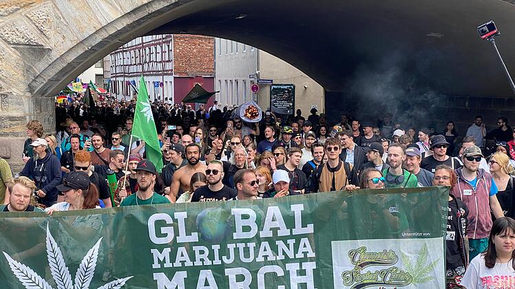Global Marijuana March Nürnberg: Cannabis-Parade mit Hunderten Demonstranten - Bilderstrecke