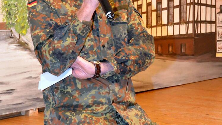 Feldwebel Thomas Höchemer führte durch den Abend. Foto: Peter Rauch