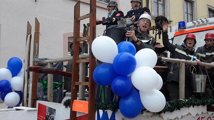 Entspannend: Ein Feuerwehr-Einsatz der etwas anderen Art. Foto: Rolf Pralle