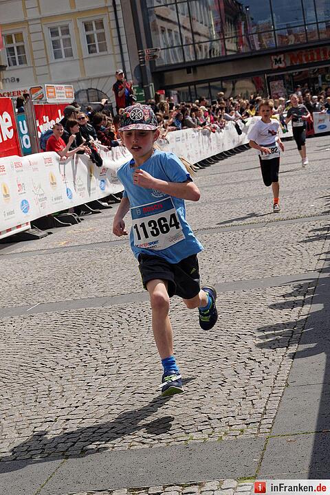 Weltkulturerbelauf 2017 in Bamberg: Der Zieleinlauf am Maxplatz