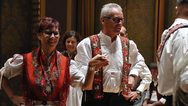 Die Volkstanzgruppe Weisbach zeigte fränkische Rund- und Figurentänze.  Fotos: Peter Klopf
