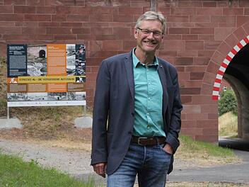 Ein Herzensprojekt: Als Ruheständler kann sich Bürgermeister Wilhelm Friedrich vorstellen, Führungen an der unvollendeten Autobahn "Strecke 46" zu halten. Foto: Ulrike Müller