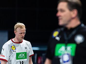 Erwischte gegen Ungarn nicht seinen besten Tag und muss mit der deutschen Mannschaft um den Einzug ins Viertelfinale bangen: Sebastian Firnhaber vom HC Erlangen. Sein Vereinskollege Antonio Metzner kam bislang nicht zum Einsatz.  Foto: imago images / Bildbyran