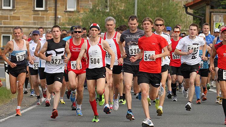 Beteiligung im Hauptfeld war so groß wie nie zuvor, 98 Läufer gingen auf die 11,6 Kilometer lange Strecke.