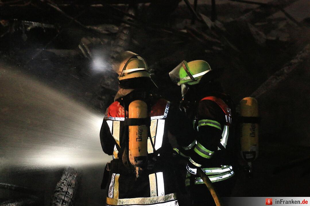 Großeinsatz: Scheunenbrand in Seigendorf