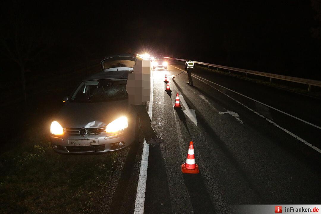 Pkw und Roller kollidieren auf B22 bei Birkach