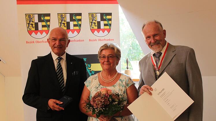 Eberhard Hofmann (r.) mit seiner Frau Monika und Günther Denzler Foto: Carmen Schwind