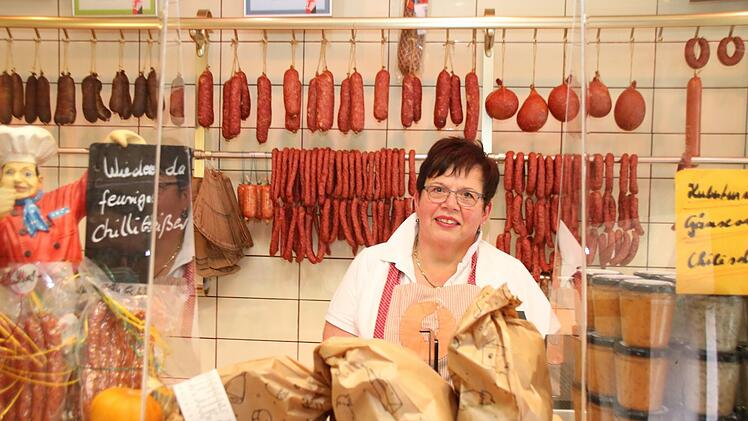 Die Tage, an denen Sabine Klöffel die Kunden bedient, sind gezählt. Am 24. Dezember ist der letzte reguläre Verkaufstag. Zum 31. Dezember schließt die Traditionsmetzgerei am Marktplatz.