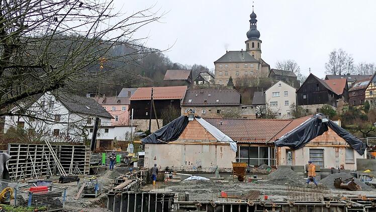 Die Arbeiten auf der Baustelle des neuen Kindergartens sind etwa zwei Wochen in Verzug.