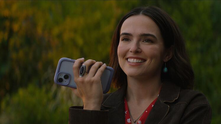 Nach dem Tod ihrer Schwester sucht Jill (Zoey Deutch) in "Voicemails for Isabelle" &uuml;ber Sprachnachrichten weiter den Kontakt zu ihr.