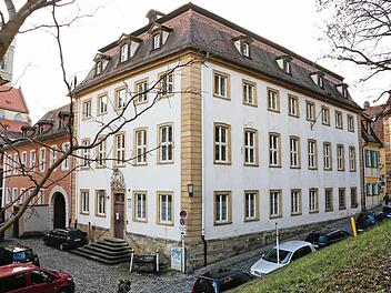 Die Arbeiterwohlfahrt will aus der früheren Bach-Schule in der Bamberger Altstadt ein Bildungshaus für Migration machen. Vielleicht zieht für fünf Jahre auch ein Teil der Montessori-Schule ein. Foto: Matthias Hoch