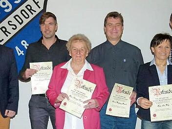 Ehrungen bei der Hauptversammlung der SpVgg Dietersdorf (von links): Maximilian Neeb, Jürgen Knobloch, Ilse Welz, Wolfgang Brasch, Hedwig Treubert und Alexander Kaul  Foto: Lothar Weidner