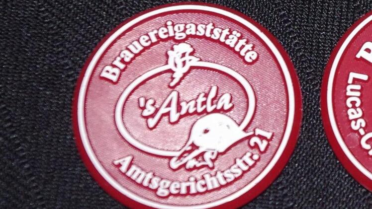 Die neuen Kronacher Biertaler sind da. Foto: Heike Schülein