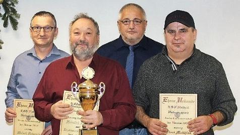Die Clubmeister v. l.: Heinrich Welsch (2.), Lothar Heimlich (1.), Jürgen Oppelt (Vorsitzender und Spieler des Jahres), Matthias Ebert (3.)