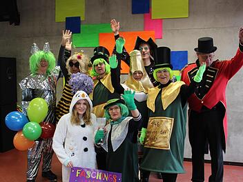 Verspr&uuml;hten auch bei der Pressekonferenz am Freitag schon gute Laune: Organisatoren Riehlein (Mitte, hinten) und Schulz (rechts) mit Vertretern der Vereine Foto: Yannick Hupfer