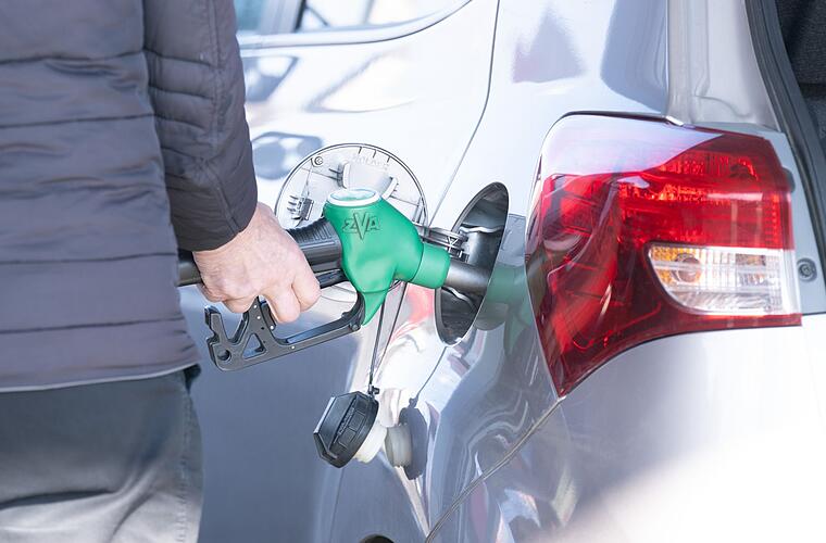 Reiche lässt hohe Spritpreise überprüfen