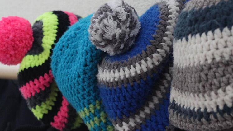 Ob mit oder ohne Bommel, Hauptsache selbstgehäkelt und bunt.