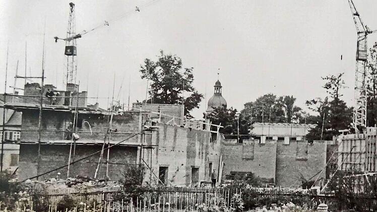 Blick auf die Baustelle des Coburger Kongresshauses im August 1961 vom Rosengarten aus. Foto: Archiv