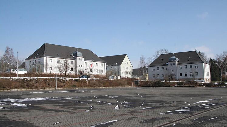 Viele der Gebäude wurden schon saniert. Hier befinden sich zum Teil Unterkünfte für Soldaten. Foto: Ulrike Müller