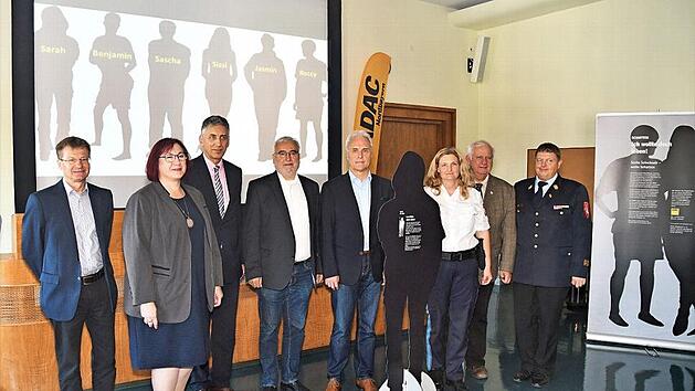 Wolfgang H&uuml;bner, Ruth Bankmann, Pankraz M&auml;nnlein, Stadtrat Wolfgang Grader (Vertreter f&uuml;r Christian. Lange), Dipl.-Ing. Thomas Dill, Ines Schellmann (Polizeihauptkommissarin) , Herr Johann Pfister und Herr Ewald Pf&auml;nder Foto: Natascha S&uuml;&szlig;, ADAC Nordbayern